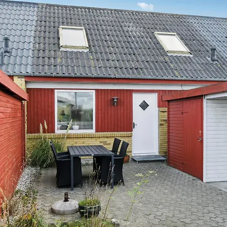 2 Bedroom Pet Friendly In *